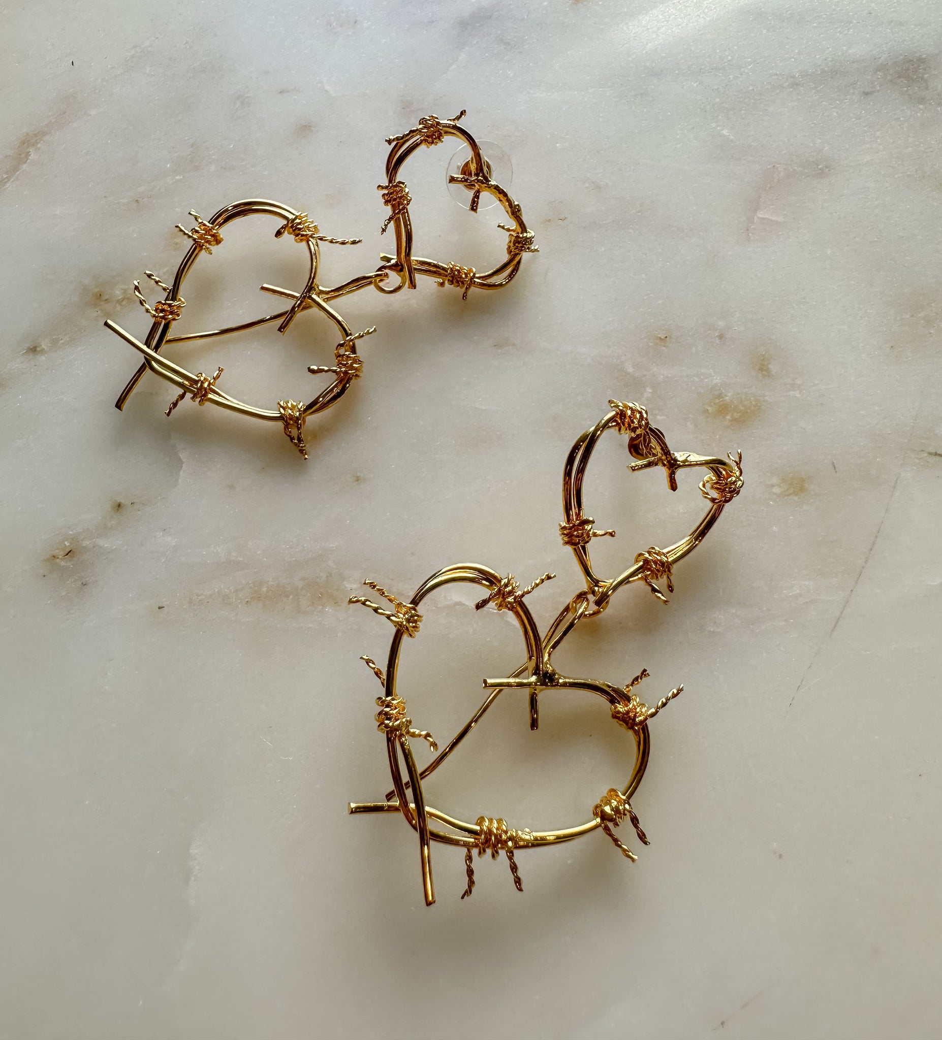 Bronze wired hearts long earrings, Karol G tattoo heart