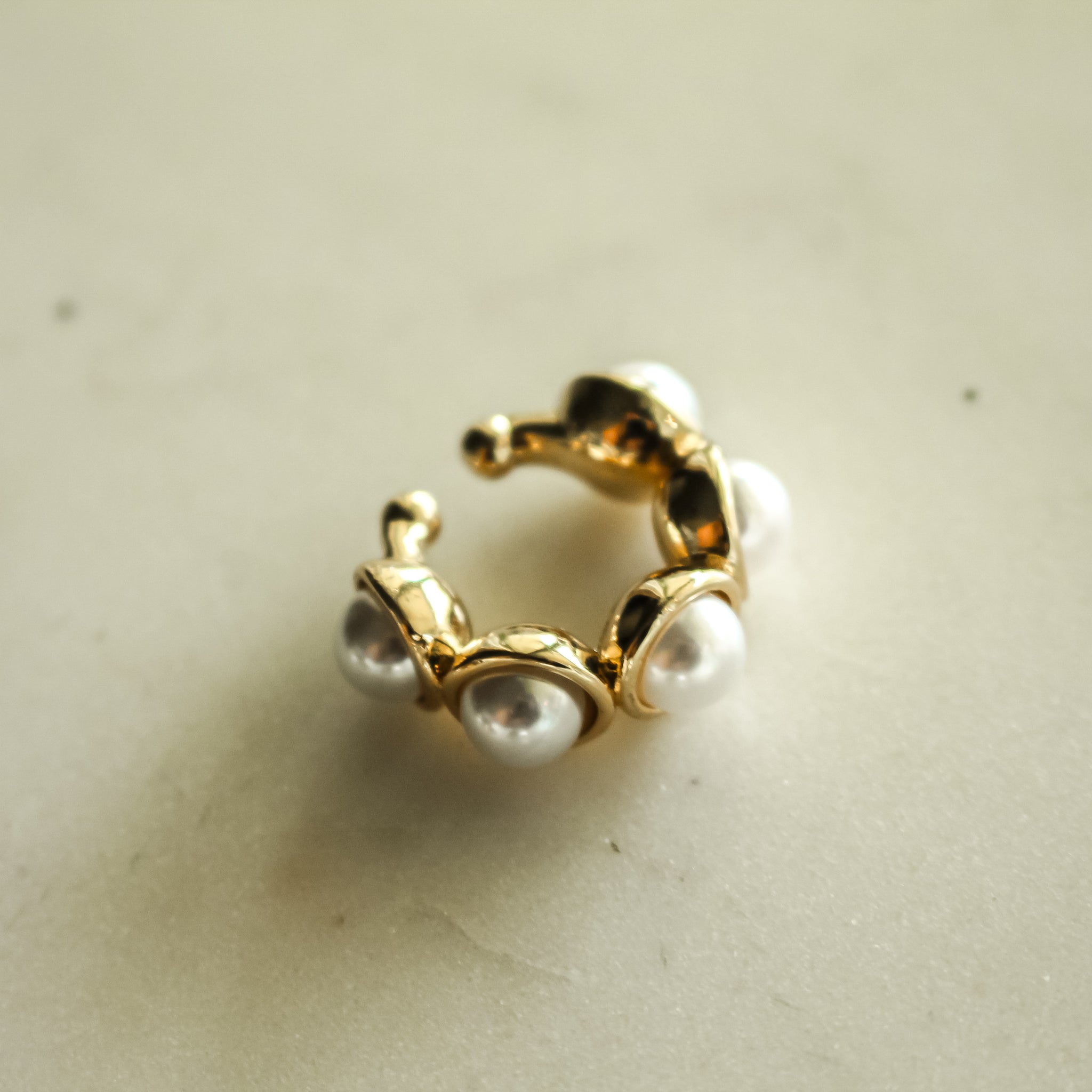 Sweet Pearlesque Earcuff