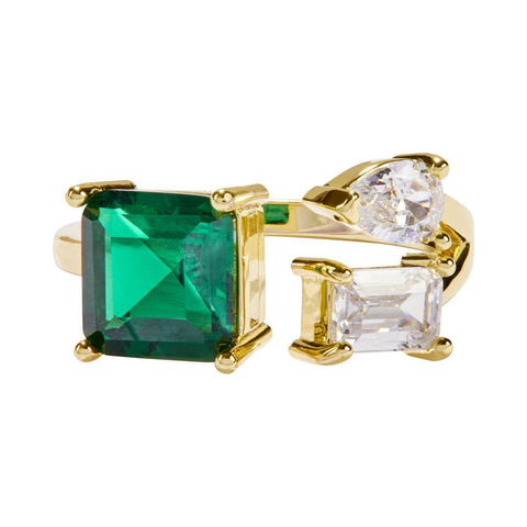 The Sweet Verde Ring features a gorgeous combination of green and white zircon stones, plated in luxurious copper gold. It works as a perfect adornment for a sophisticated night out, bringing a subtle yet exquisite touch of glamour and elegance.