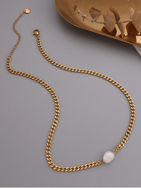 14k gold plated choker with imitation pearl.